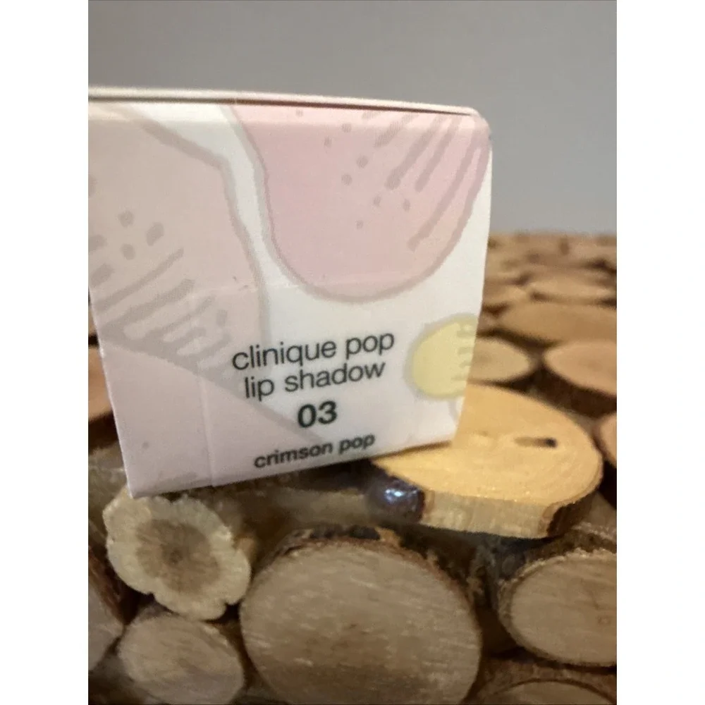 Clinique Pop Lip Shadow Cushion Matte Lip Powder‎ 03 Crimson Pop